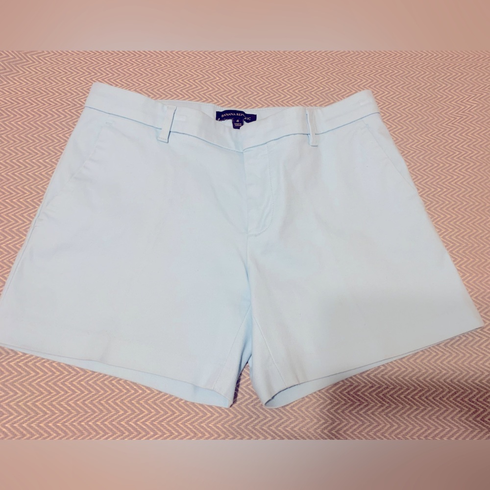 Banana Republic. Tiffany blue shorts with pockets. Size 4. Great condition.
